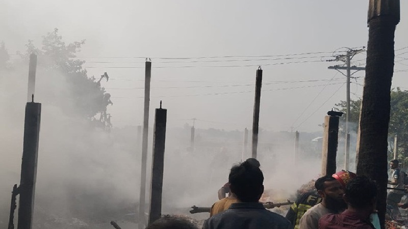 আড়াইহাজারে তুলা কারখানায় আগুন, ১০ লাখ টাকার ক্ষতি